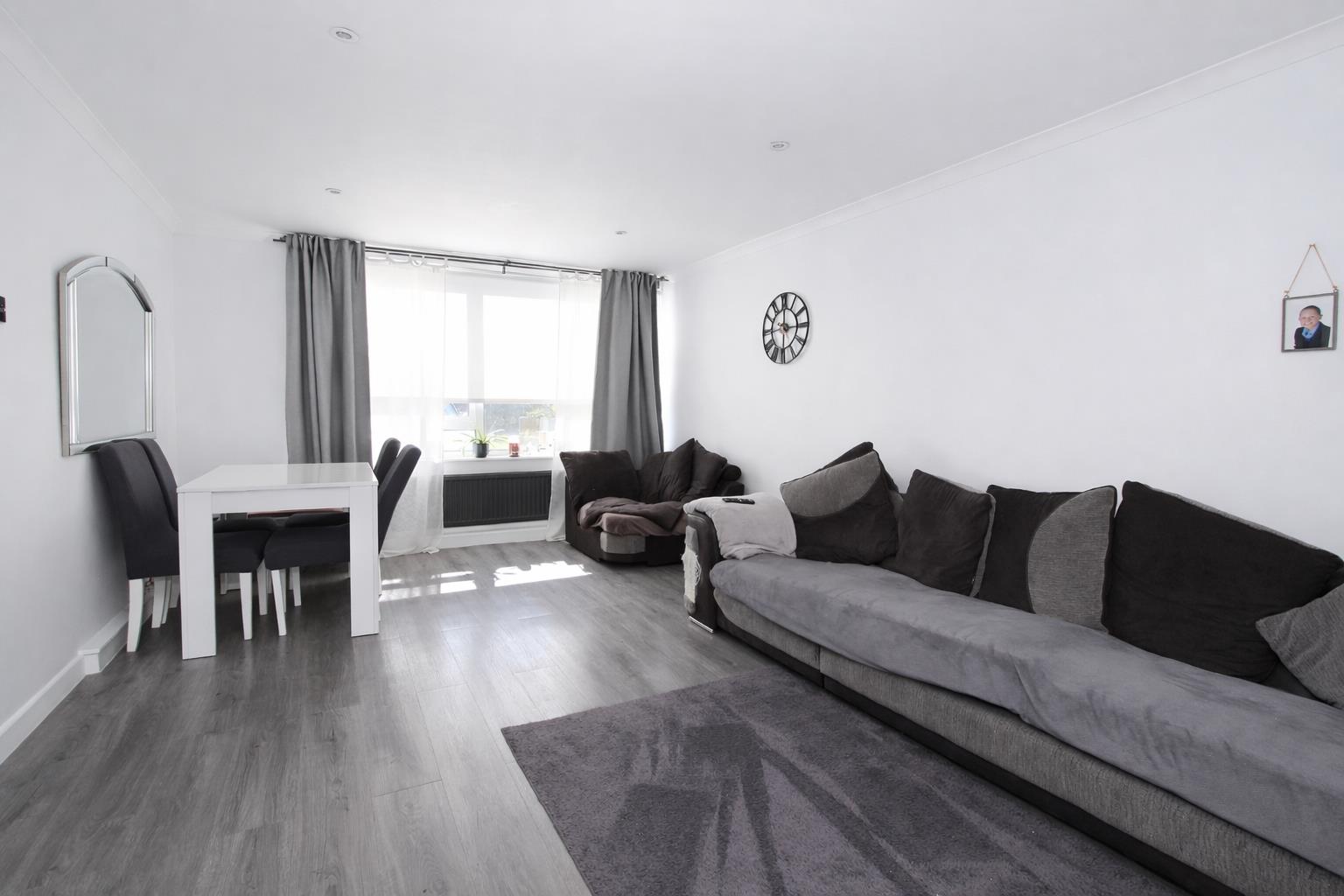 3 bed property in Furlong Close, Wallington